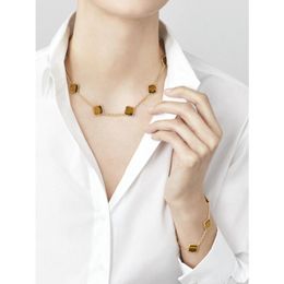 Belle femmes Style Double face trèfle pendentif collier Bracelet 18K plaqué or en acier inoxydable ensemble de bijoux pour cadeau