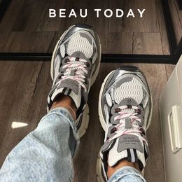 Beautoday Sneakers décontractés femmes en cuir synthétique couleurs mixtes semelles épaisses laceup chaussures de dames respirantes à la main 29486 240419