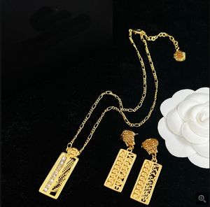 Beauté tête rectangulaire creux lettre pendentif Femmes Hommes Collier Boucle D'oreille Anneau En Laiton Banshee De Luxe Designer Bijoux Fête Cadeaux XMS9Y01