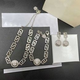 Tête de beauté strass Premium collier Bracelet clous d'oreilles Fansijia laiton matériel tempérament collier boucles d'oreilles 240115