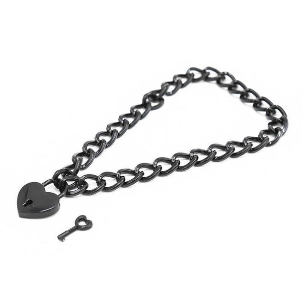 Artículos de belleza BDSM Novedad Juguetes para coquetear Cubierta para el cuello con cadenas de hierro gruesas Cerraduras en forma de corazón Collares Grilletes Anillo de juguete sexy Máquina sexy de metal