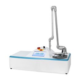 Articles de beauté portable 10600nm laser co2 fractionné pour l'élimination des cicatrices d'acné laser co2 élimination des vergetures équipement 130w