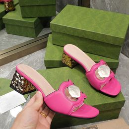 Belleza zapatillas de verano versátiles sandalias de moda gruesas estilo hadas faldas para a juego diseñadores zapatos de oficina de tacón alto