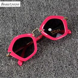 Beautyeye Fashion Child Child Coating Diseñadora de marca Camellia Gafas de sol gafas para niñas de alta calidad UV400 L2405