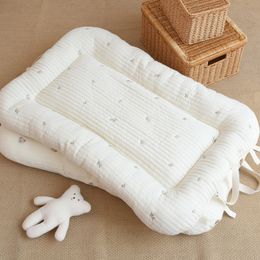 Rails de lit Voyage en plein air Portable Lavable borns Lits de bébé Pliable Respirant Pare-chocs Chaud Doux Matelas de Couchage Accessoires pour Bébés 230601