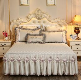 Falda de cama Tela de microfibra beige Princesa Encaje Colcha Falda de cama con algodón Cálido Ropa de cama gruesa Funda de cama Funda de almohada Queen King Size 230211