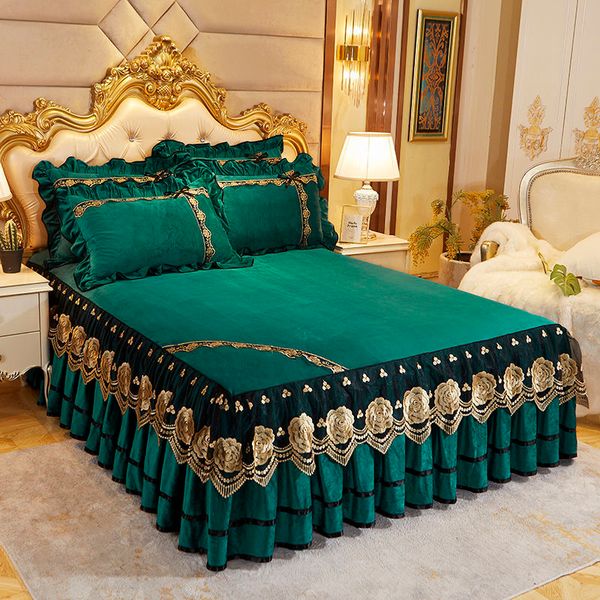 Jupe de lit cristal velours couvre-lit en peluche dentelle jupes de lit ensembles mince couette brodé ensemble de literie avec taies d'oreiller pour Queen King Size 230211