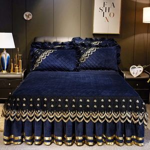 Jupe de lit bleu foncé luxe dentelle hiver couvre-lit épais maison jupe de lit draps de lit broderie coton style européen couvre-lit 231129