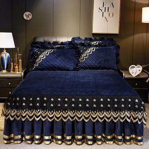 Bedrok Donkerblauw Luxe Kanten Wintersprei Dikke Home Bedrok-stijl Lakens Borduren Katoen Europese stijl Bedspreien 231129