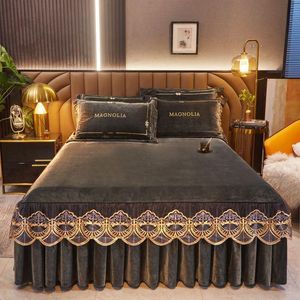 Bed rok borduurwerk voor spuiten voor bed grijs fluwelen beddengoed queen king size matras deksel zachte kanten gewatteerde platen kussencases 230510