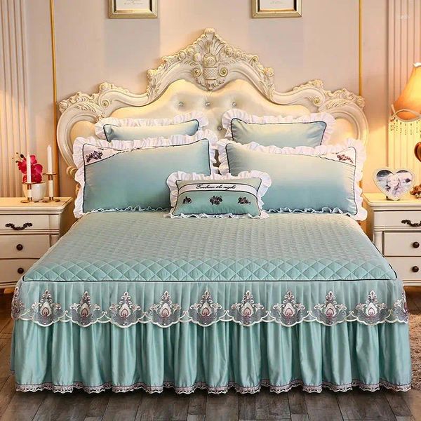 Jupe de lit Europe matelassée en dentelle brodée, couvre-lit vert de haute qualité, housse de matelas antidérapante, drap et taie d'oreiller en coton