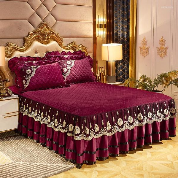 Jupe de lit de luxe européenne en dentelle matelassée, couvre-lit chaud et épais en velours, housse de taie d'oreiller, bonne sensation de main, hiver