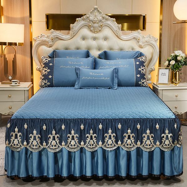 Jupe de lit mode jupe de lit en dentelle décor à la maison ensemble de literie de luxe lavable en machine couvre-lits de broderie antidérapants pour lit Queen / King Size 230211