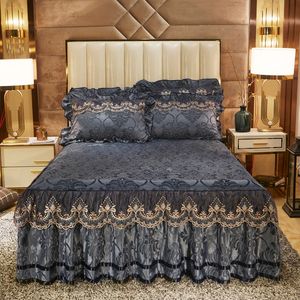 Jupe de lit de luxe en velours cristal, couverture de literie matelassée en dentelle, drap-housse sur 3 côtés, jupe de lit à volants anti-poussière, 230211