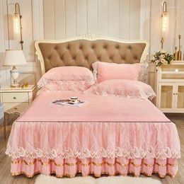 Jupe de lit en velours polaire super doux, taie d'oreiller de luxe en dentelle princesse brodée, couvre-lit matelassé, drap de lit, housse de matelas