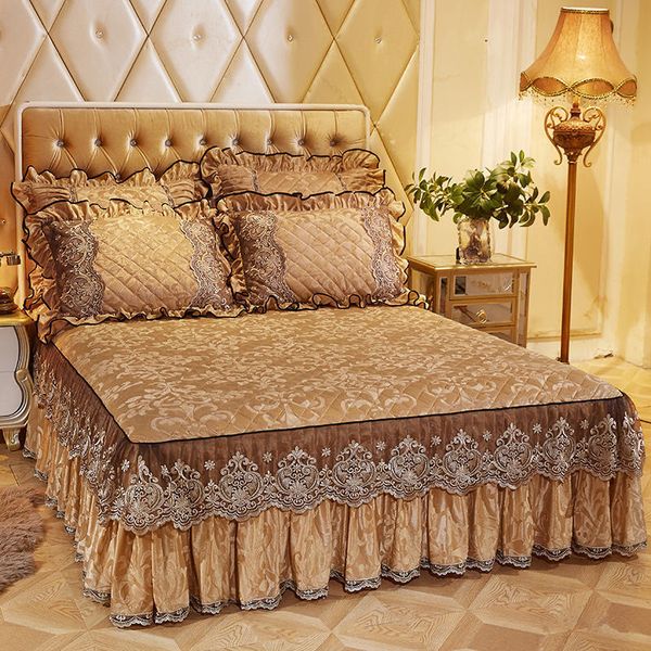 Falda de cama Terciopelo Ropa de cama acolchada cálida Falda de cama Fundas de almohada Textiles para el hogar Princesa Colcha gruesa Sábana de encaje Funda de colchón con algodón 230510