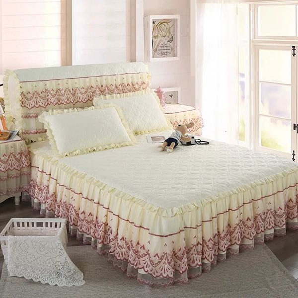 Jupe de lit blanc rose dentelle jupe de lit motif de fleur romantique Polyester couvre-lits à volants jupe de lit reine couvre-lit drap maison chambre décor 231007