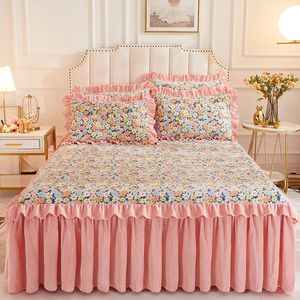 Bed rok winter zacht glad fluweel dikke dikke sprei high -grade king queen size koraal fleece gewatteerd bedrok rok met pillowcase 230510