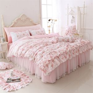 Ensembles de literie 100% coton imprimé fleuri princesse ensemble de literie double roi reine taille rose filles dentelle à volants housse de couette couvre-lit jupe ensemble 221010