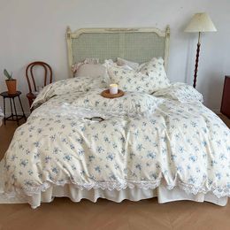 Ensembles de literie 100 coton Vintage motif floral français princesse 4 pièces ensemble de literie volants jupe de lit QuiltHousse de couette ensemble étui à linge de lit Z0612