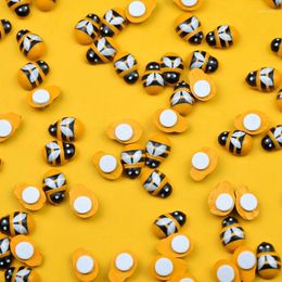 Beddengoed sets 100 stcs mini houten bijen diy handgemaakte ambachtelijke koelkast muur sticker home decor bruiloft baby shower kinderen feestdecoratie