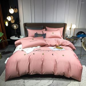 Ensembles de literie 2023 Quatre pièces de luxe léger coton double drap de lit de ménage housse de couette brodée petite abeille mode rose