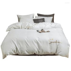 Ensembles de literie 2023 quatre pièces Simple coton Double ménage drap de lit housse de couette passepoil brodé confortable couleur blanche