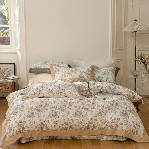 Ensembles de literie 2024 Est Quatre pièces Simple Coton Double Drap de lit de ménage Housse de couette brodée Confortable Couleur Beige Or