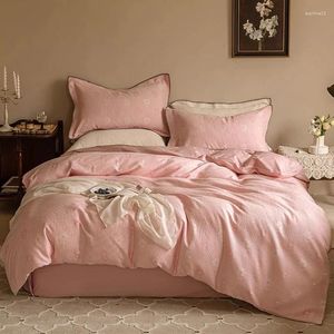 Beddengoedsets 2024 Vierdelige eenvoudige katoen dubbele huishoudelijke letters Letter Patroon Quilt Cover Comfortabele roze kleur