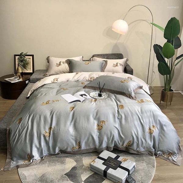 Conjuntos de ropa de cama 2024 Algodón largo de algodón largo Color bordado Hogar de cuatro piezas debe cuatro temporadas Gray Universal Luxury Gray
