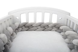 Beddengoed Sets 2M Baby Bumper Bed Gevlochten Knoop Kussen Kussen Effen Kleur Voor Baby Wieg Protector Cot Room decor Drop Ship4233720