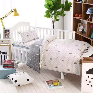 Beddengoedsets 3-delige babybeddengoedset voor geboren kinderen Kid Katoenen babybedje Wiegbedset Dekbeddekbed Kussensloop matras Laken Sprei 230830