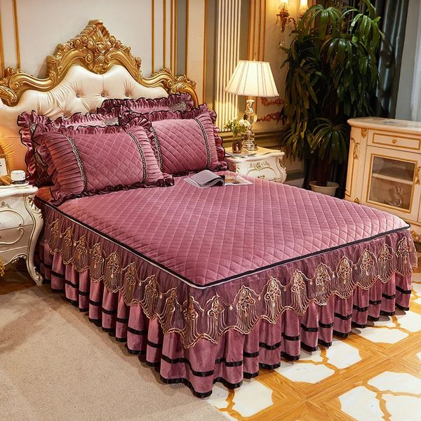 Ensembles de literie 3 pièces jupes de lit de haute qualité taies d'oreiller violet épais dentelle chaude princesse couvre-lit draps couverture de matelas King Queen 231122