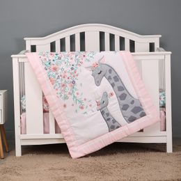 Ensembles de literie 3 pièces ensemble de literie de berceau de bébé brossé en microfibre rose conception de girafe pour les filles, y compris jupe de berceau de drap de berceau de courtepointe 230317