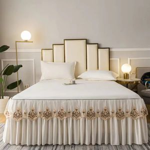 Ensembles de literie 3 pièces ensemble coton brut doux couvre-lit lit Romance housse de protection contre la poussière broderie dentelle bord jupe de lit avec 2 pièces taie d'oreiller 231218