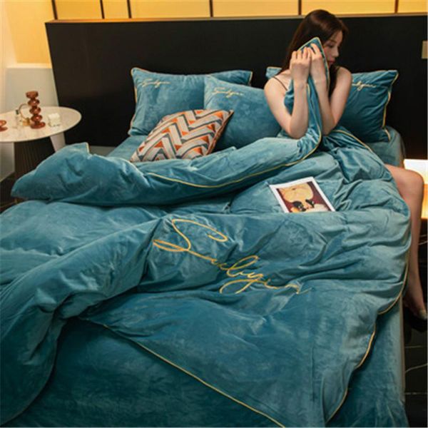 Juegos de cama 4 PCS Edredón Dormitorio de invierno Funda de edredón de lujo Funda de almohada Sábana de franela gruesa de lana de coral