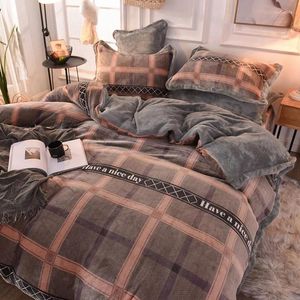 Ensembles de literie 4pcs Winter Gold Set Set épais Crystal Velvet Coup de couvreter Lit Jupe avec taies d'oreiller Fleep chaud