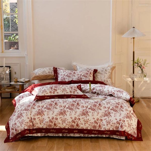 Ensembles de literie Américain Imprimé Romantique Premium Broderie Couverture De Couette De Mariage Rouge Longue Fibre Coton Quatre Pièces Ensemble Couvre-lit Complet