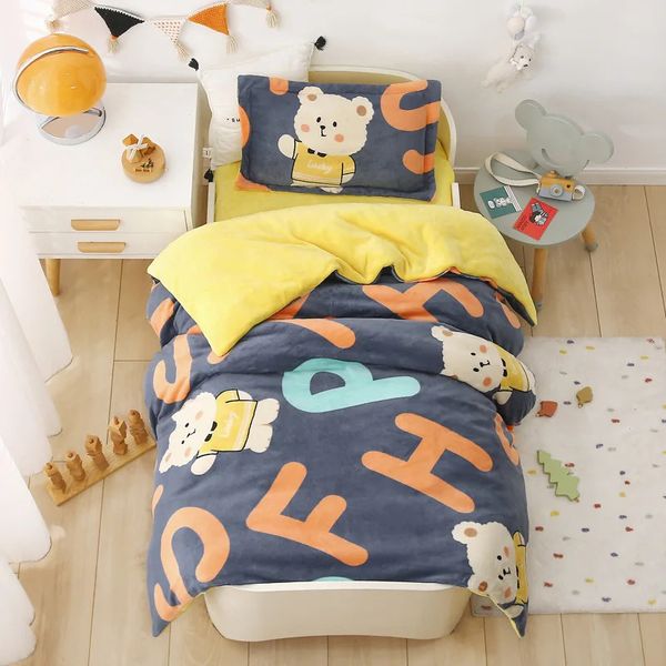 Conjuntos de ropa de cama Conjunto de ropa de cama con estampado de dibujos animados para bebés Fundas nórdicas Fundas de almohada Conjunto Otoño Invierno Ropa de cama de gamuza cálida Ropa de cama CP29 231202