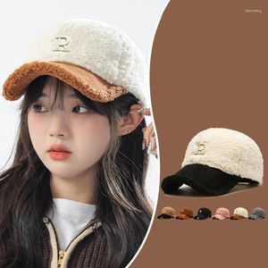 Conjuntos de ropa de cama Carta grande Bordado Hombres Sombreros de invierno Blanco Marrón Corderos Gorra de béisbol para mujeres Cálido Felpa Trucker 2024 Moda