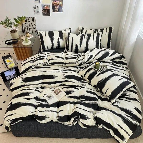 Ensembles de literie Stripes en noir et blanc Housse de couette avec une feuille de lit pur Géométrie en lin en coton pur 3 / 4pcs