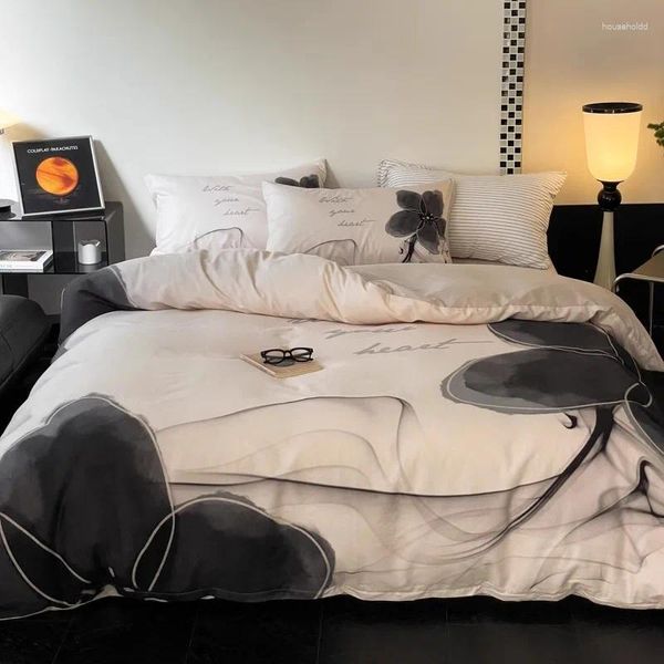Conjuntos de ropa de cama El estilo de pintura al óleo negro es ligero y lujoso La cama de cuatro piezas hecha de sábanas de edredón literarias simples de algodón puro