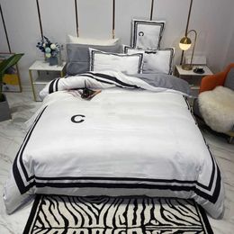 Bettwäsche-Sets, Schwarz-Weiß-Designer-Bettwäsche-Sets, 4-teilig, mit Buchstaben bedruckt, Bettbezug, Queen-Size-Bett, Bettlaken, Kissenbezüge, Luxus-Designer-Bettdecken-Set, ohne Füllung