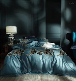 Ensembles de literie Blue Luxury Européen Golden Royal Royal Embroderie 100s Egyptien Coton Ensemble de couvre-lit Doupche de lit de lit de lin 4 / 6pcs 4 / 6pcs