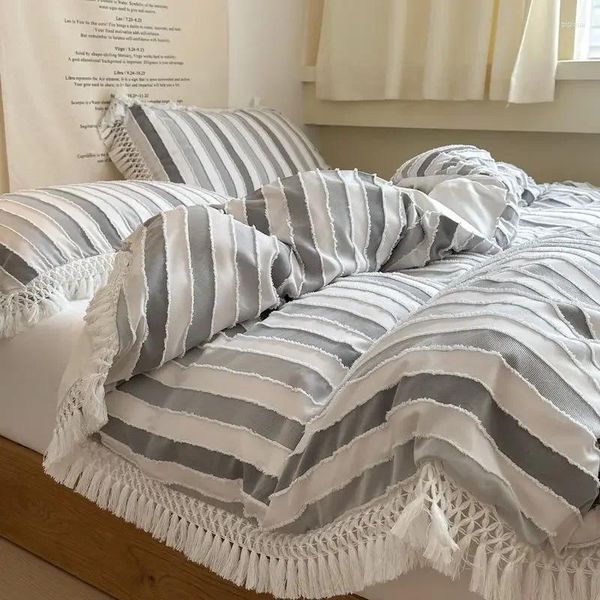 Conjuntos de ropa de cama Borlas bohemias Juego de cuatro piezas mate blanco cremoso de alta gama con fundas de edredón tridimensionales de estilo insertado Sábanas y ajuste