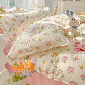 Ensembles de literie Cartoon Foral Print Polyester Set Full Size Soft Thicken Housse de couette avec drap plat Quilt et taie d'oreiller 230801