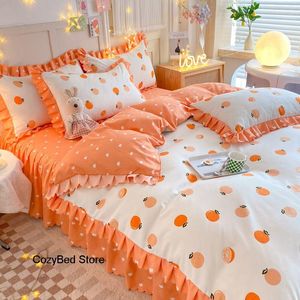 Conjuntos de ropa de cama Conjunto naranja de dibujos animados Princesa Ins Falda de cama de flores con encaje Niñas Niños Funda nórdica para la decoración del dormitorio del hogar