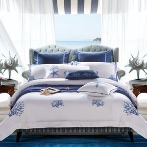 Juegos de cama Chic Blue Coral patrón bordado juego de cama de lujo blanco algodón egipcio funda nórdica US Queen King Size 4 6 10Pc 230609