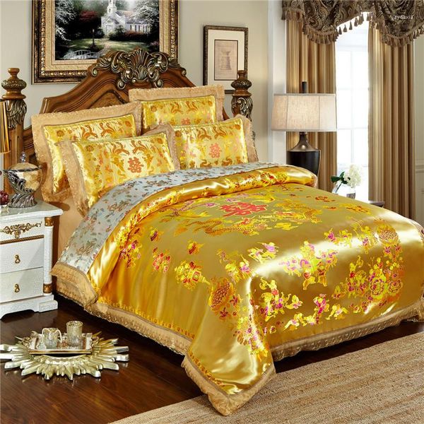 Conjuntos de ropa de cama Boda china Lujo Oro Loong Phoenix Floral Bordado Jacquard Satin Lace Funda nórdica Sábana Fundas de almohada