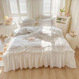 Juegos de cama de cama algodón coreano princesa blanca lámpara de cama bordada bordada bordada de cubierta de la cama con almohada de almohada para el hogar